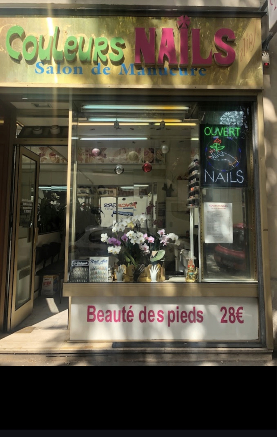 Devanture du salon Couleurs Nails à Paris 13e